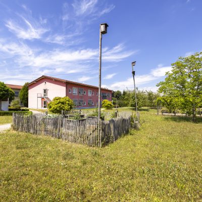 Garten mit Hochbeet